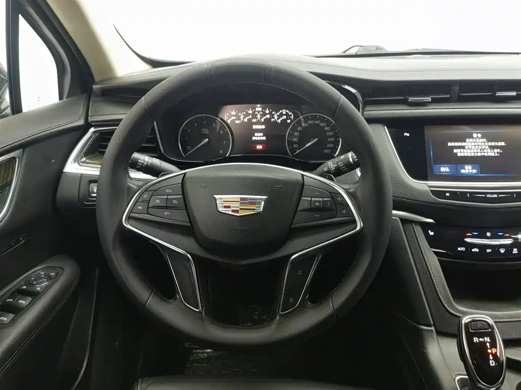 Cadillac XT5 2018 — фото 11