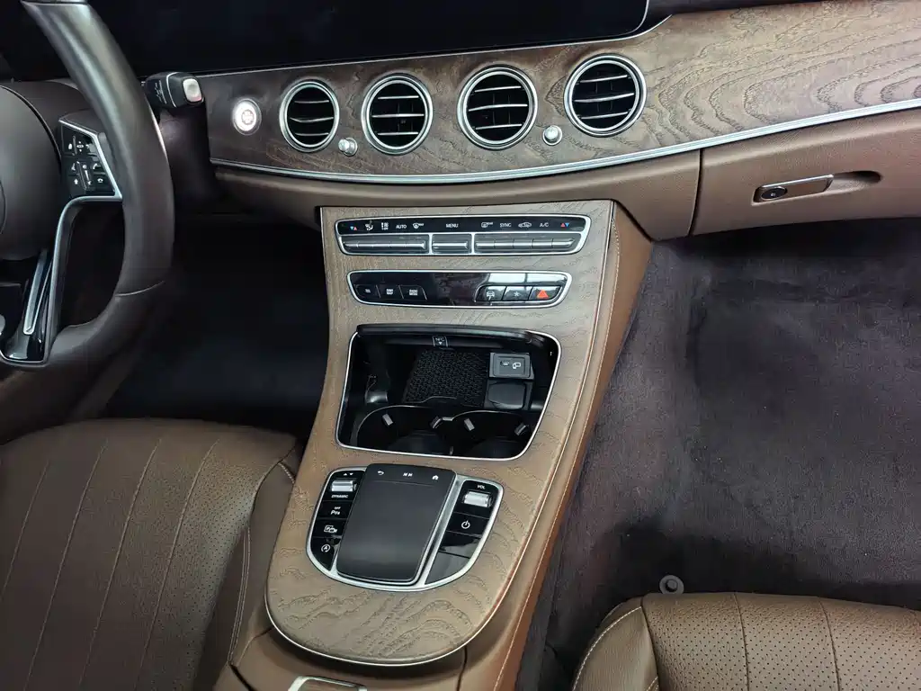 Mercedes-Benz E-Class 2022 — фото 12