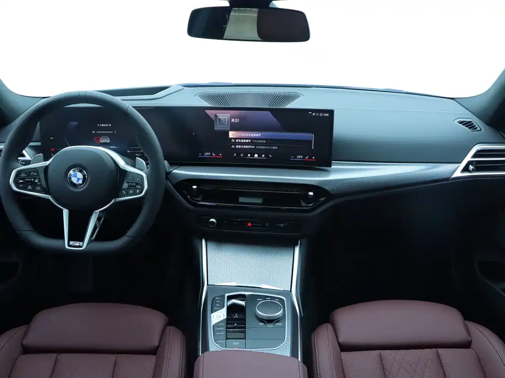 BMW 3 Series 2025 — фото 16