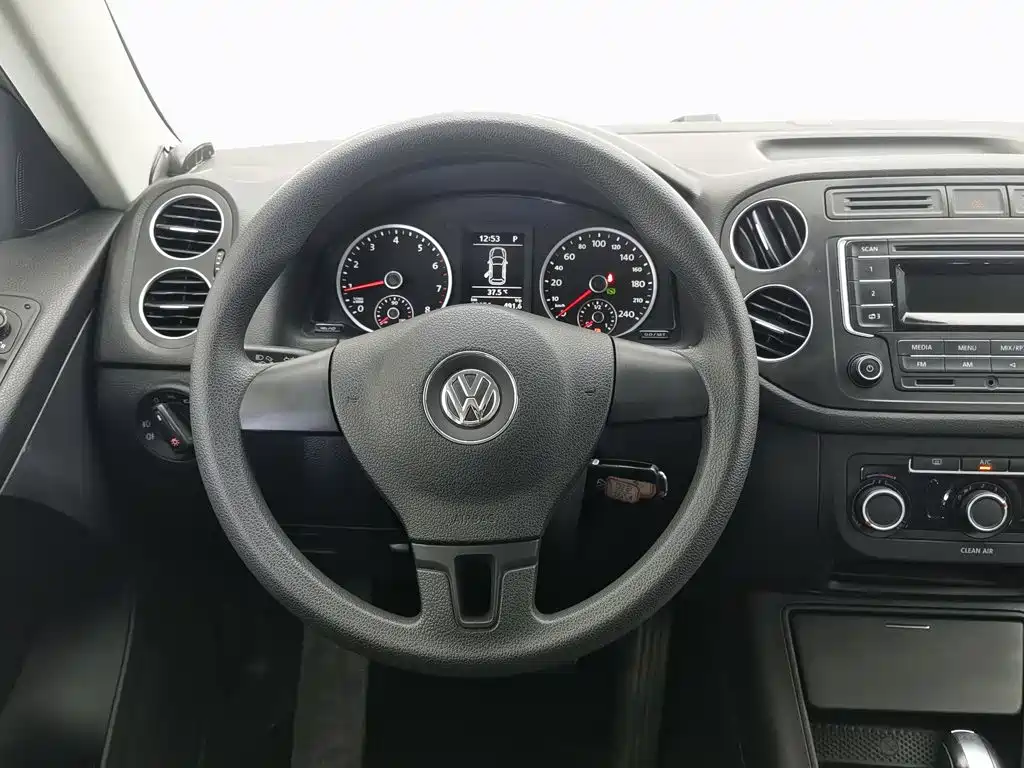 Volkswagen Tiguan 2016 — фото 11