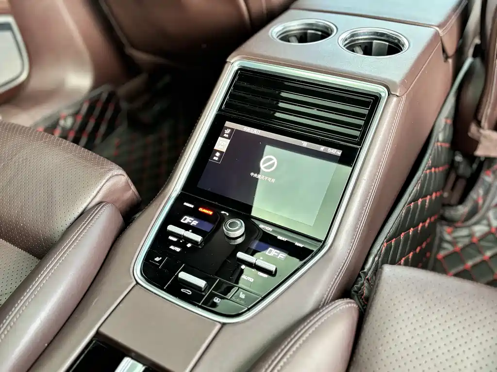 Porsche Panamera 2017 — фото 19