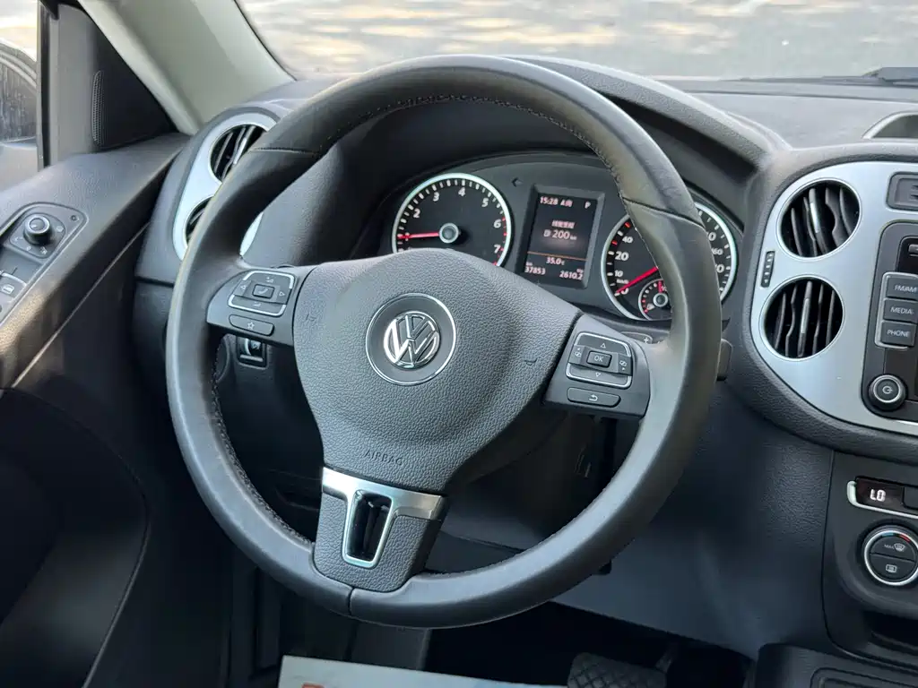 Volkswagen Tiguan 2016 — фото 8