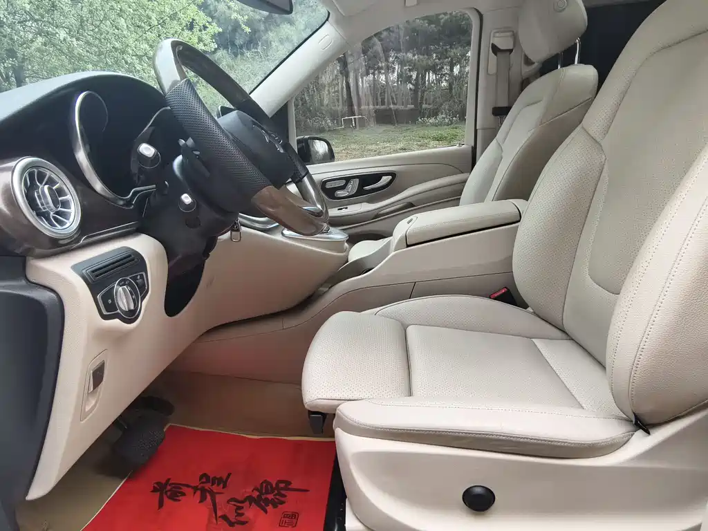 Mercedes-Benz V-Class 2023 — фото 11