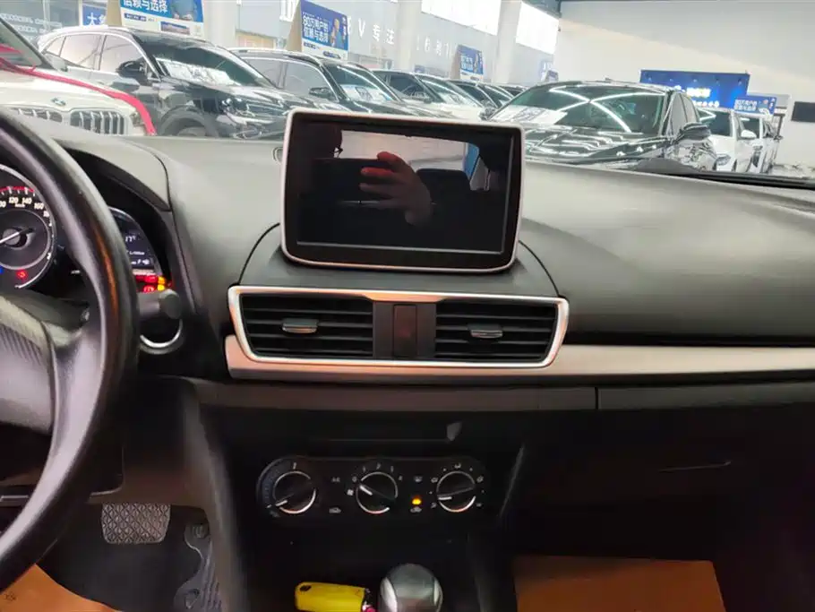 Mazda 3 Axela 2016 — фото 13