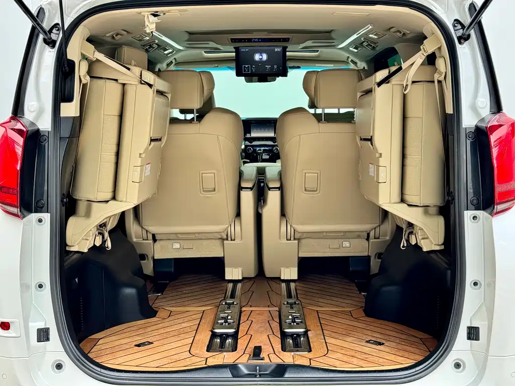 Toyota Alphard 2020 — фото 13