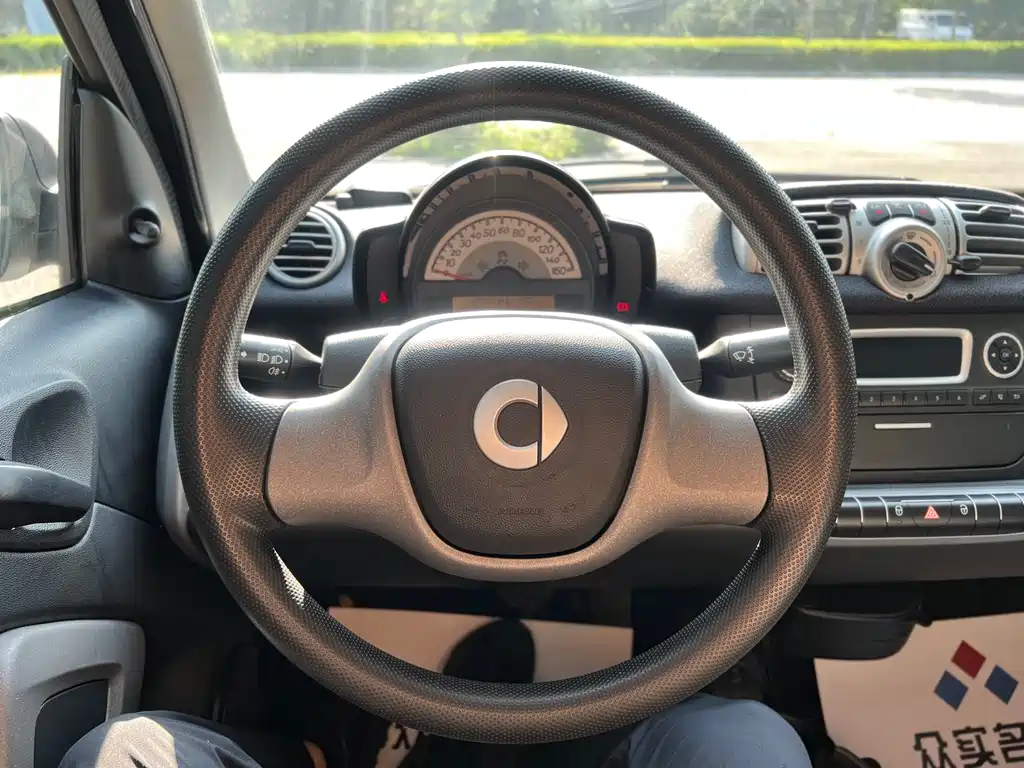 smart Fortwo 2015 — фото 12
