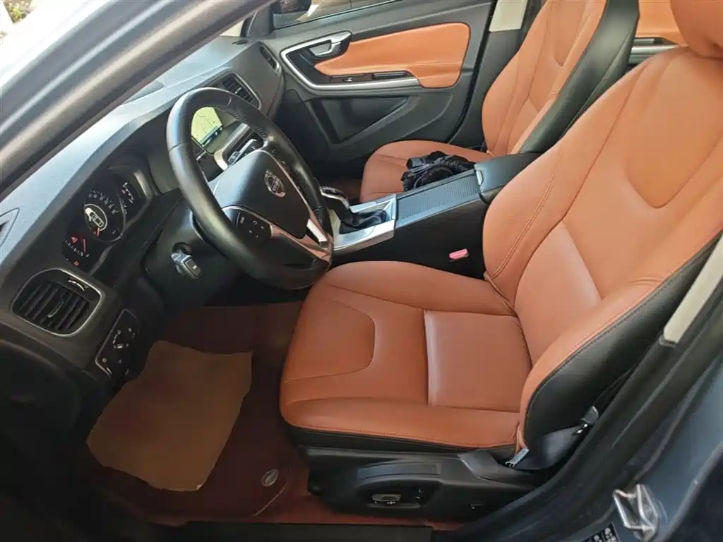 Volvo S60 2016 — фото 14
