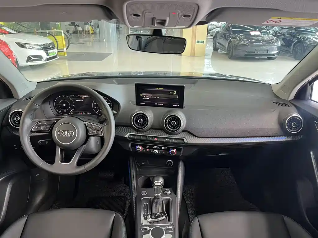 Audi Q2L E-Tron 2021