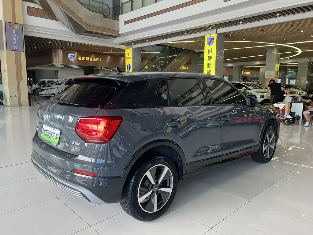 Audi Q2L E-Tron 2021 — фото 14