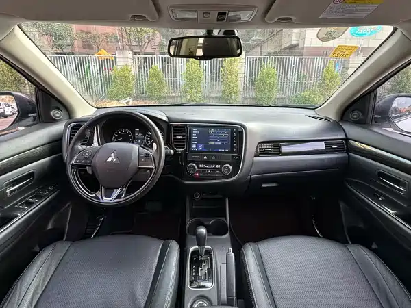 Mitsubishi Outlander 2016