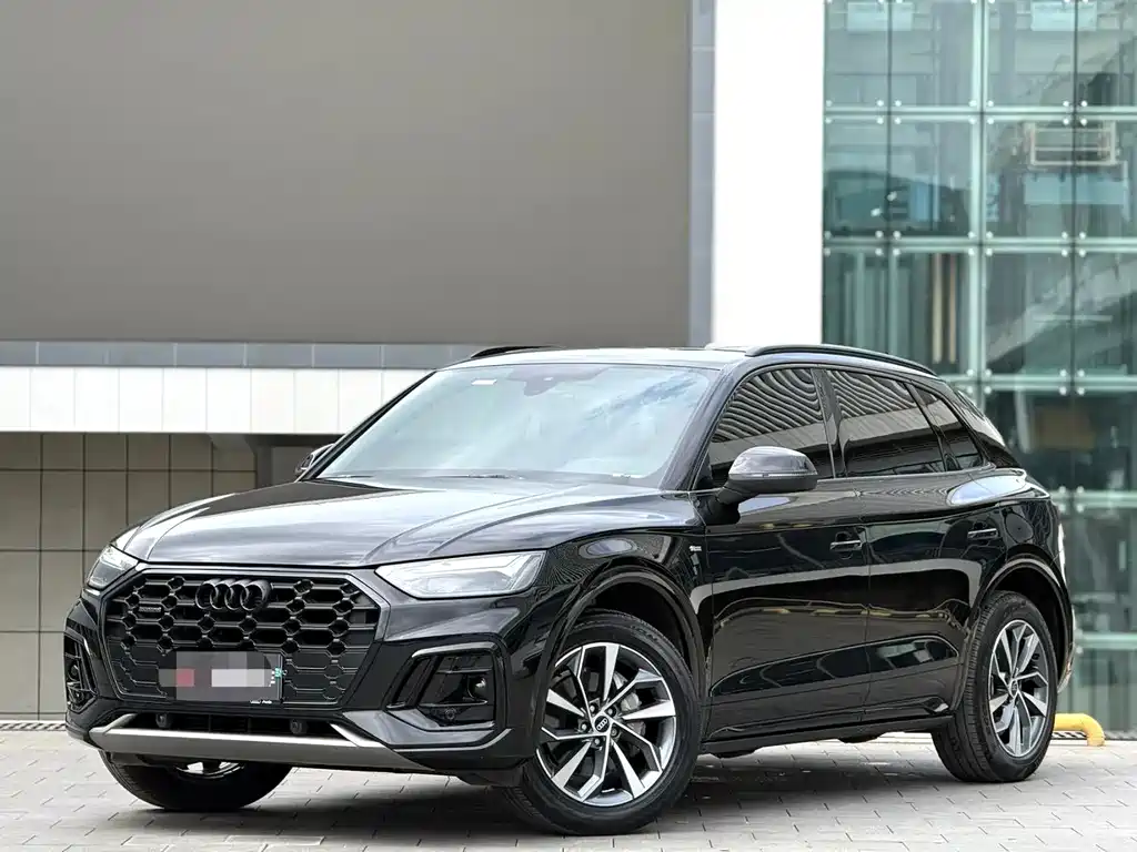 Audi Q5L 2023 — фото 1