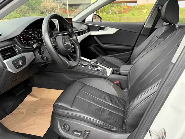 Audi A4L 2019