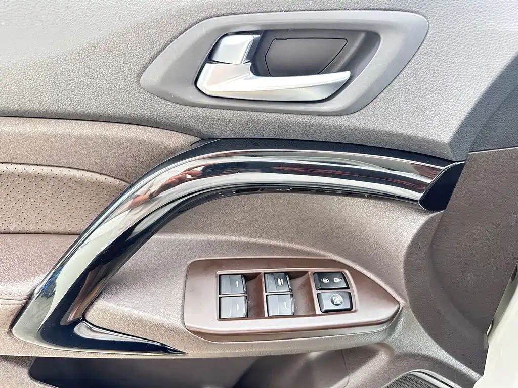 GAC Trumpchi GS4 New Energy 2018 — фото 17
