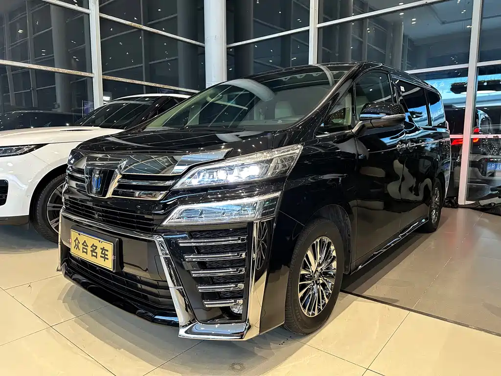 Toyota Vellfire 2022 — фото 1