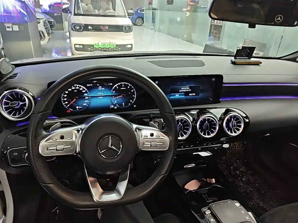 Mercedes-Benz A-Class 2022 — фото 10