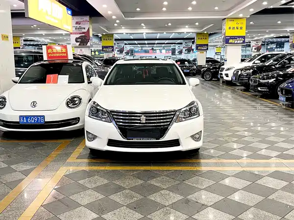 Toyota Crown 2012