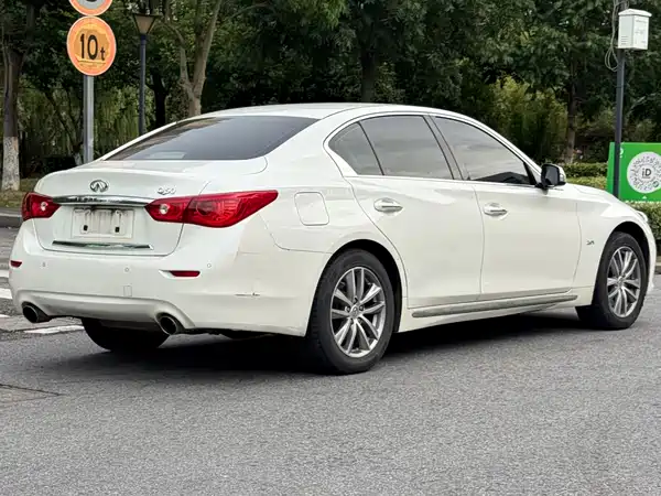 Infiniti Q50L 2015