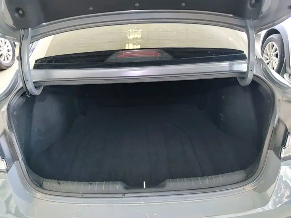 Hyundai Elantra 2023 — фото 19