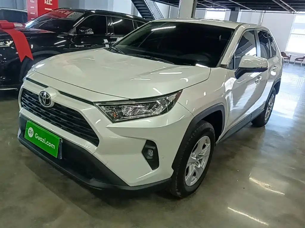 Toyota RAV4 2025 — фото 2