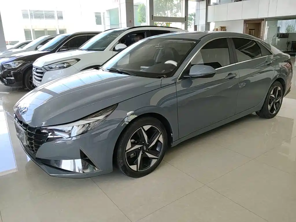 Hyundai Elantra 2023 — фото 1