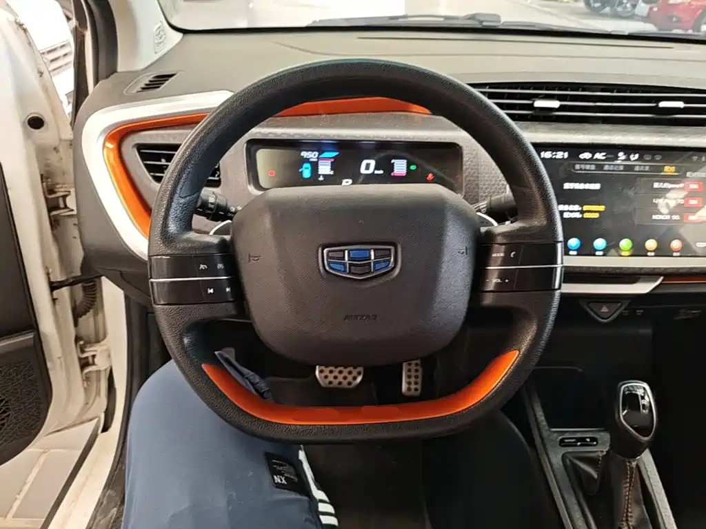 Geely Vision X1 2019 — фото 11