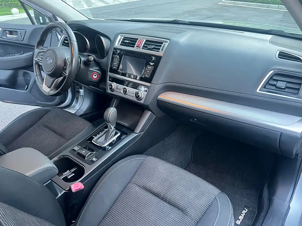 Subaru Legacy 2020 — фото 18