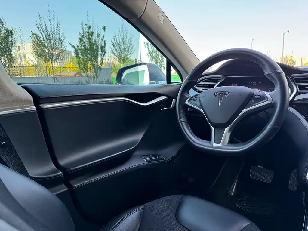 Tesla Model S 2014 — фото 15