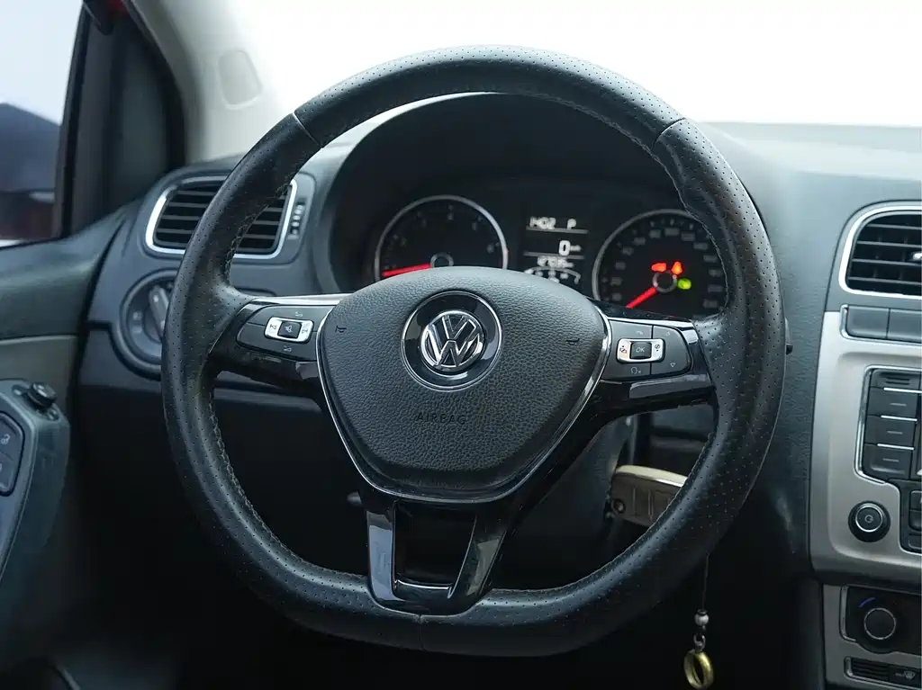 Volkswagen Polo 2015 — фото 24