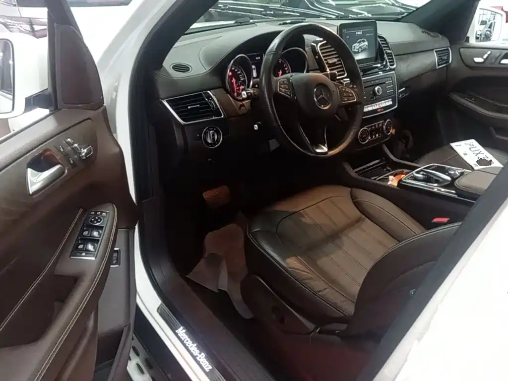 Mercedes-Benz GLE 2017 — фото 16