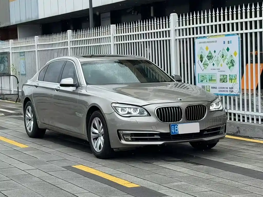 BMW 7 Series 2011 — фото 2