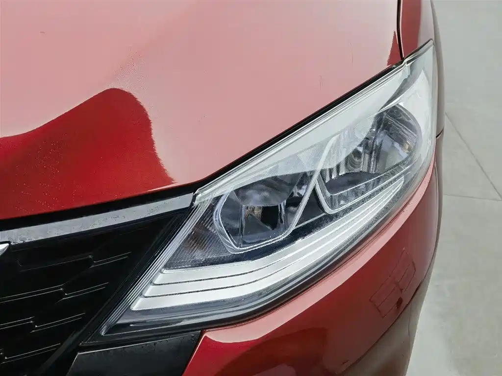 Nissan Tiida 2018 — фото 7