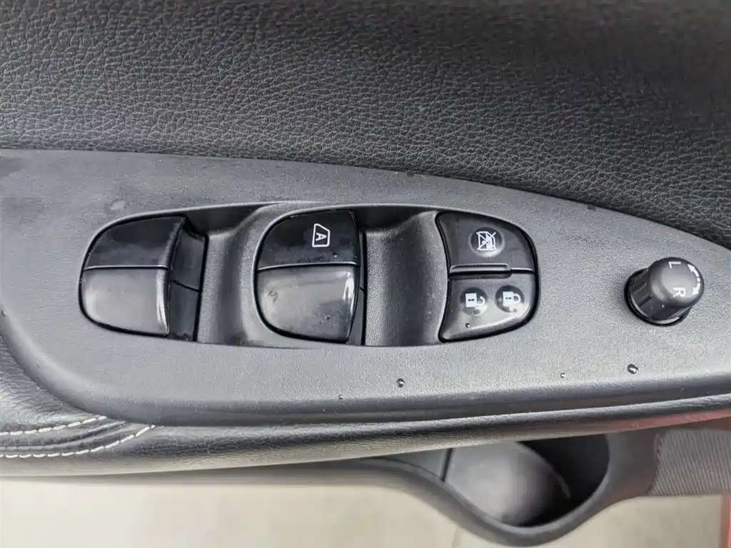 Nissan Tiida 2018 — фото 9