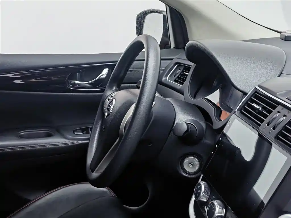 Nissan Tiida 2018 — фото 22