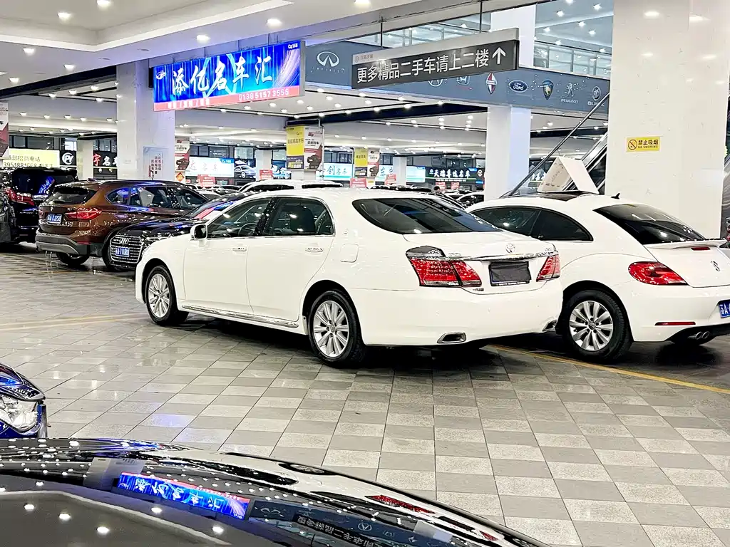 Toyota Crown 2014 — фото 3