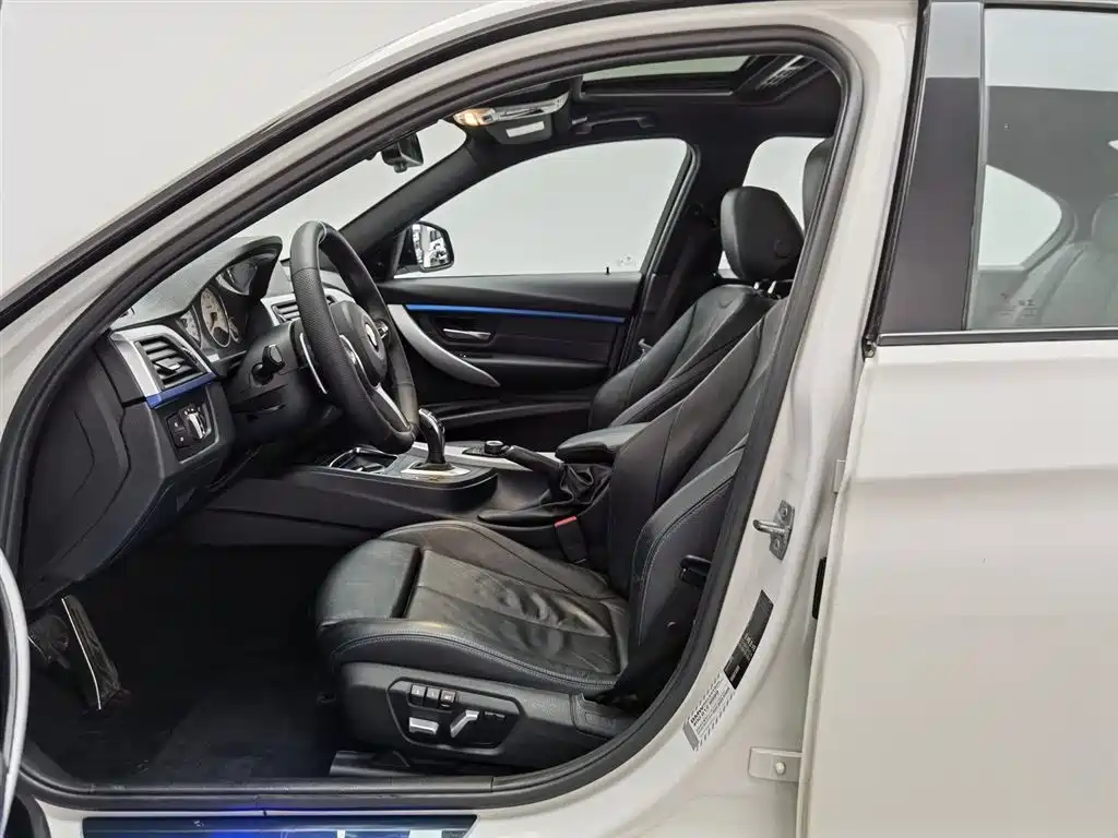 BMW 3 Series 2018 — фото 10
