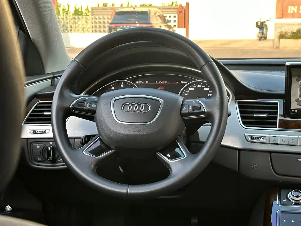 Audi A8 2015 — фото 28