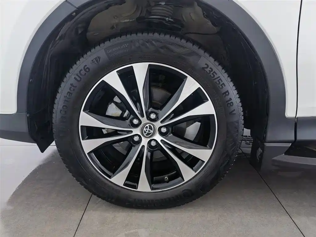 Toyota RAV4 2015 — фото 17