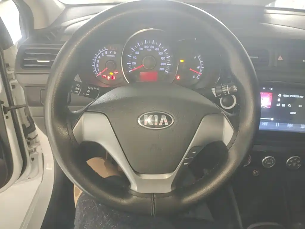 Kia K2 2016 — фото 11