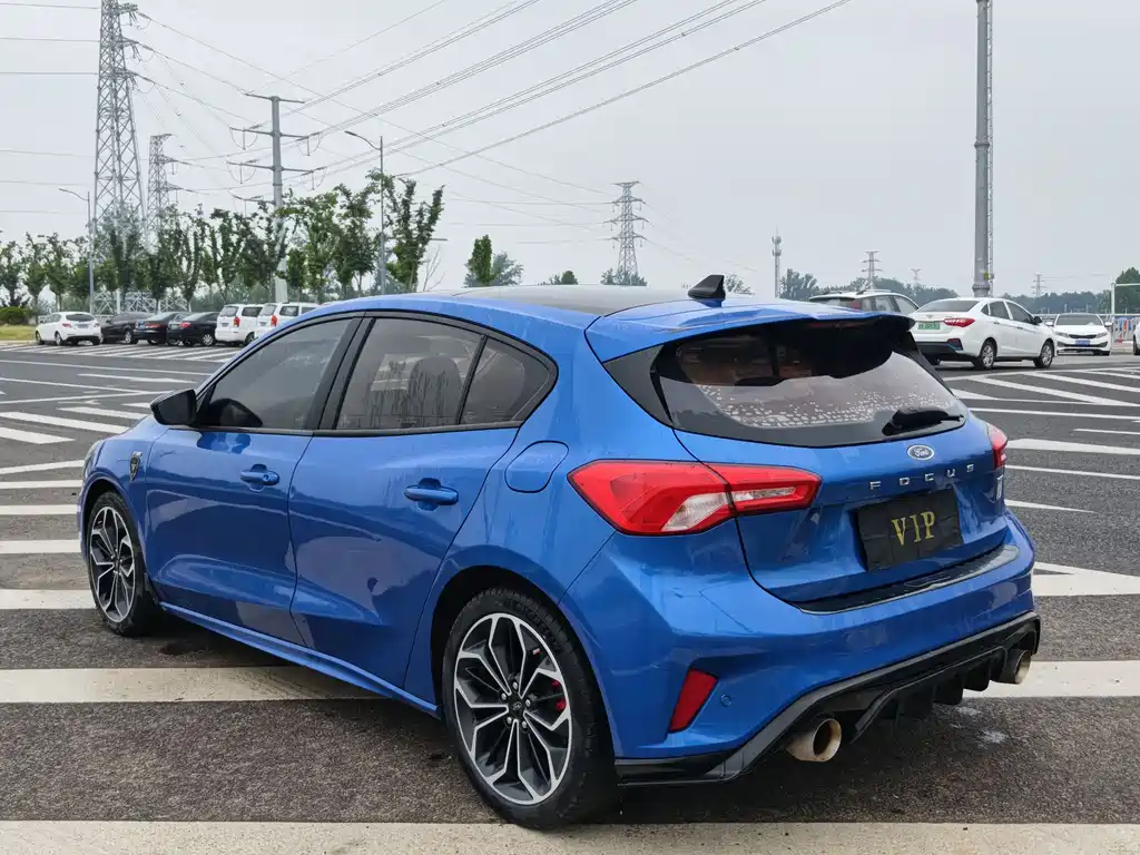 Ford Focus 2019 — фото 10