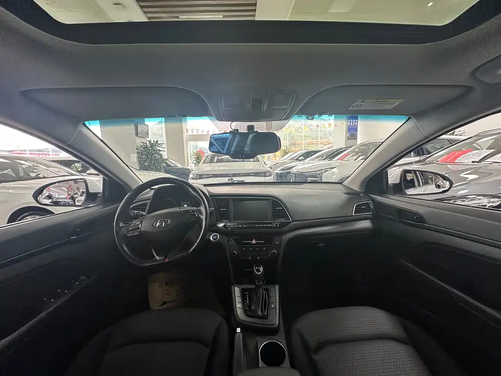Hyundai Elantra 2019 — фото 13