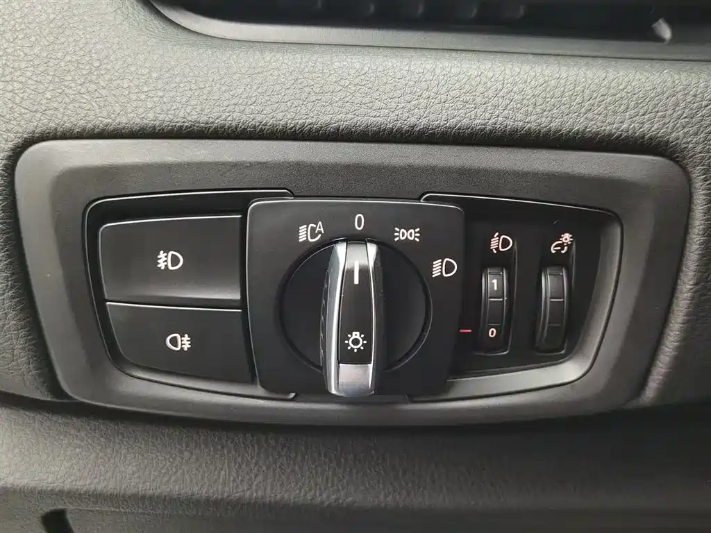 BMW 2 Series Active Tourer 2017 — фото 21