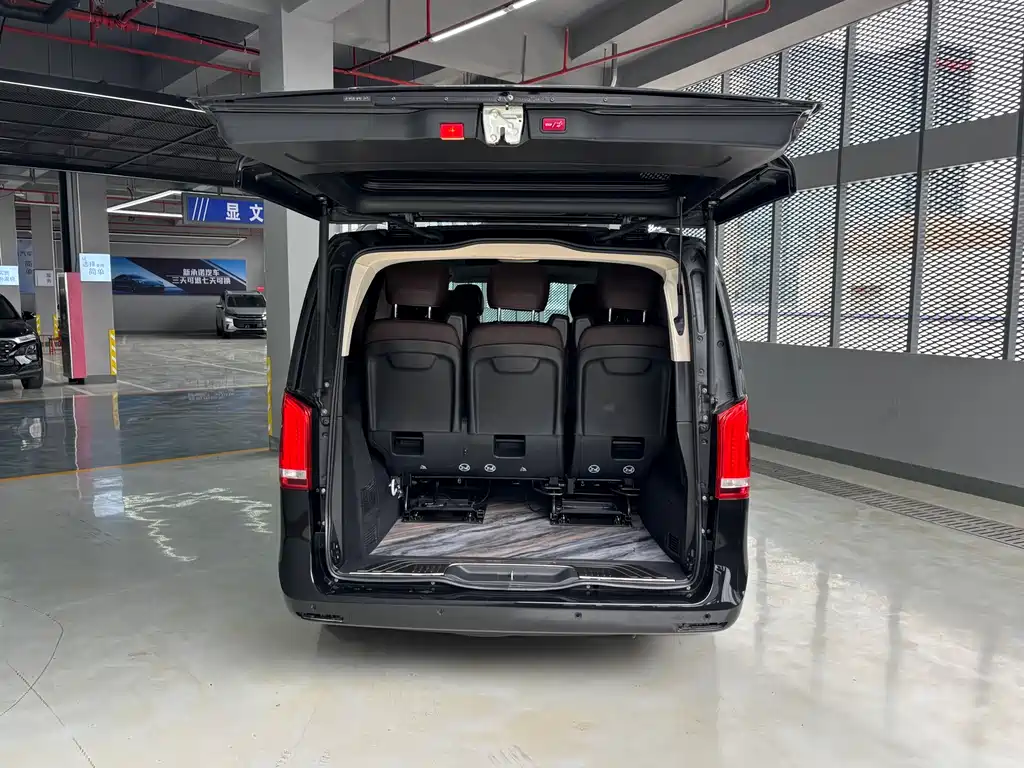 Mercedes-Benz V-Class 2024 — фото 16