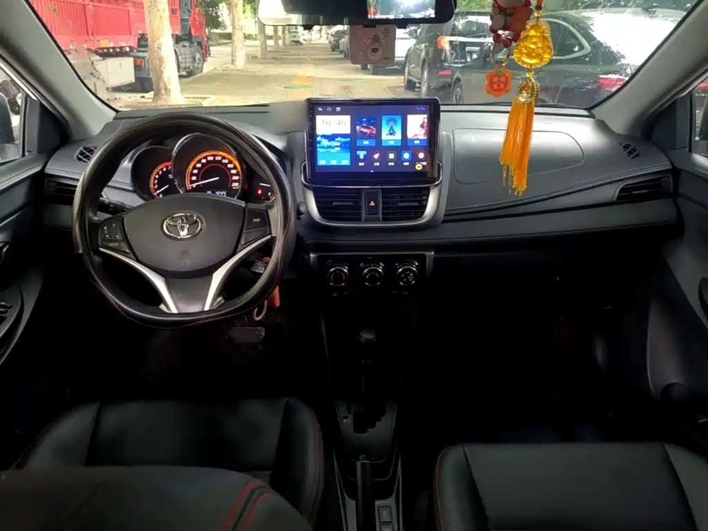 Toyota Yaris L 2022 — фото 10