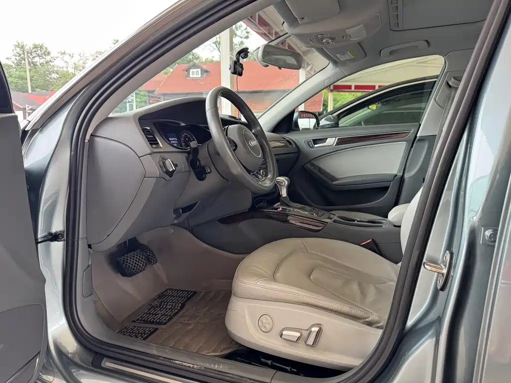 Audi A4L 2015
