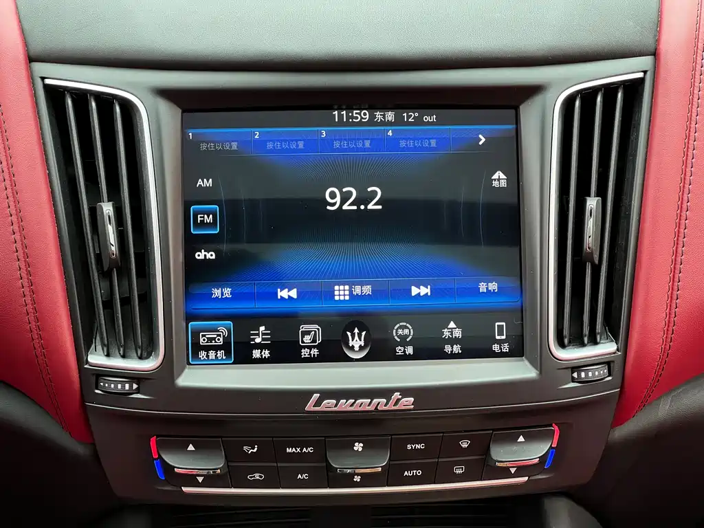Maserati Levante 2018 — фото 19