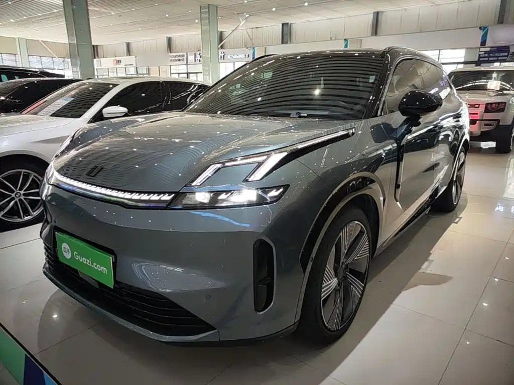Lynk & Co 08 EM-P 2025