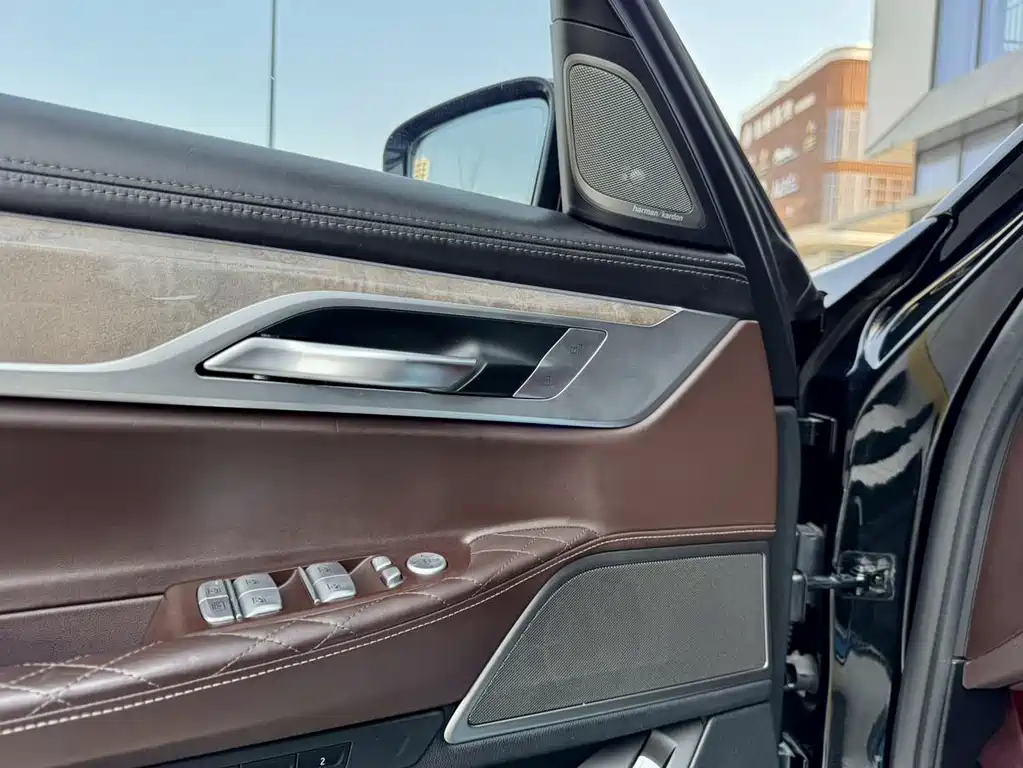 BMW 7 Series 2019 — фото 10