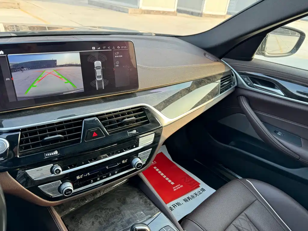 BMW 5 Series 2020 — фото 16