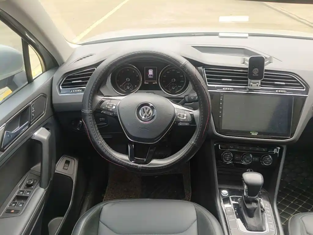 Volkswagen Tiguan L 2020 — фото 11