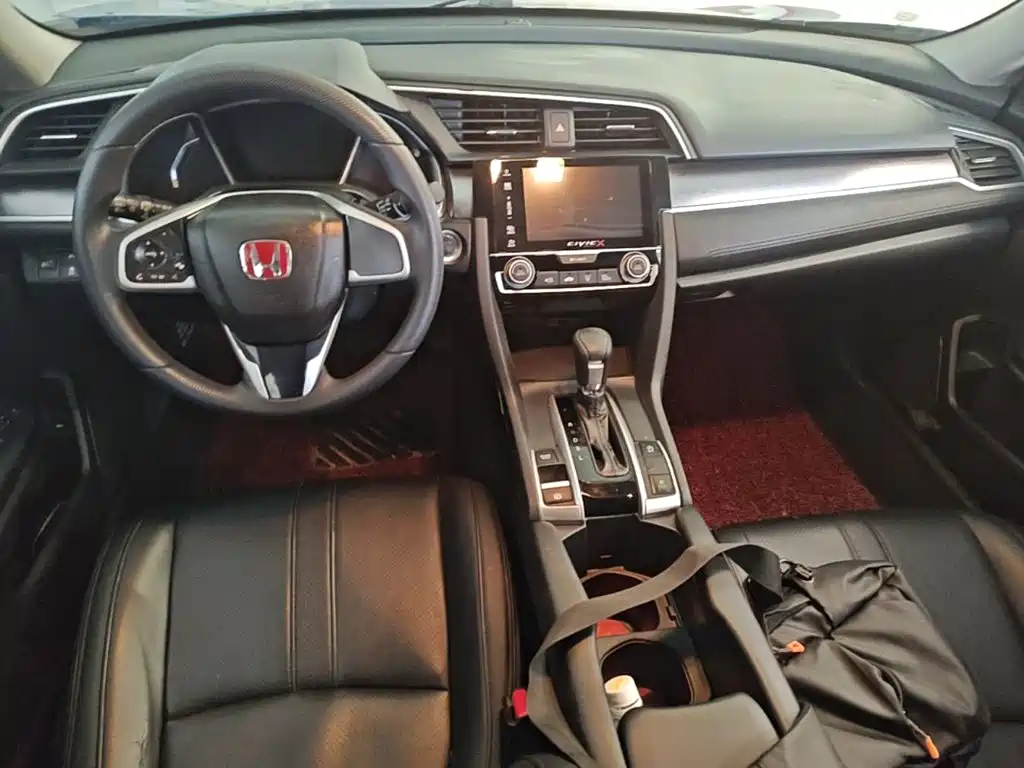 Honda Civic 2018 — фото 10